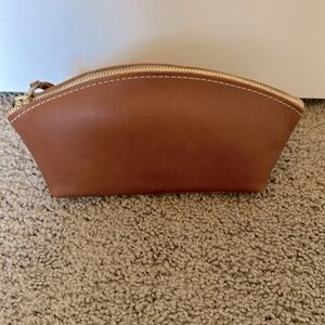 Portland Leather Eclipse Makeup Bag in Honey